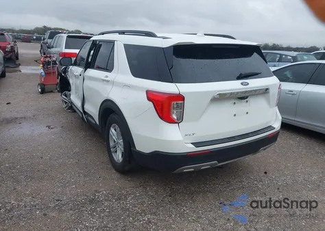 2021 Ford Explorer Xlt z USA, uszkodzony, nr VIN 1FMSK7DH4MGC50281